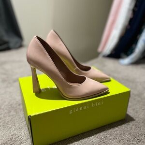 gianni bini truby heels nude size 6 NWOT